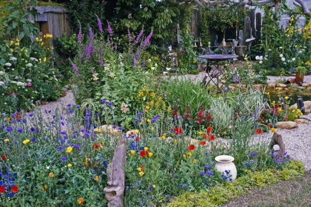 9 Cottage Garden Design Ideas To Add A Bit Of Whimsy To Your Backyard